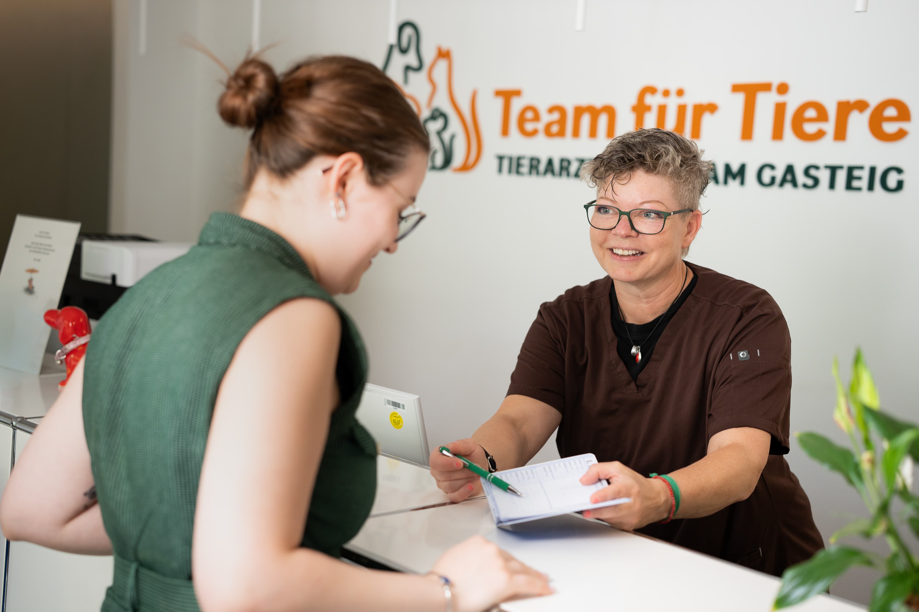 TFA am Empfang der Tierarztpraxis